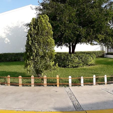 Airport Short & Long Term Express Almeria X مونتيري المظهر الخارجي الصورة